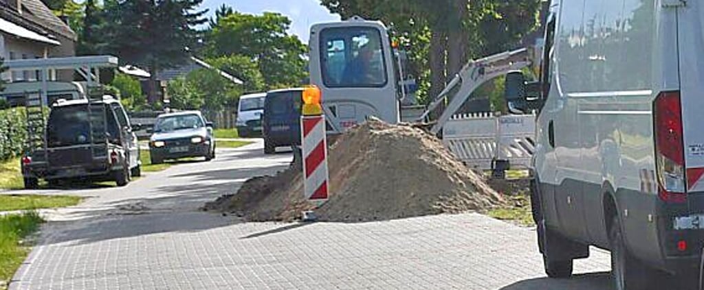 Durch Wasserrohrbrüche in der Alten Postraße kommt es derzeit zu Einschränkungen. Dauerhaft soll eine neue 30er-Zone werden.