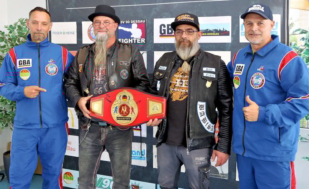 Neben Box- und Kickboxkämpfen bleibt das soziale Engagement nicht außen vor. In diesem Jahr findet die Versteigerung eines Meisterschaftsgürtels mit Unterschriften der Hauptkämpfer für die Initiative „Biker zeigen Herz für Kinder“ statt. Die Gelder fließen in den Bau eines neuen Spielplatzes der Pestalozzi-Schule.