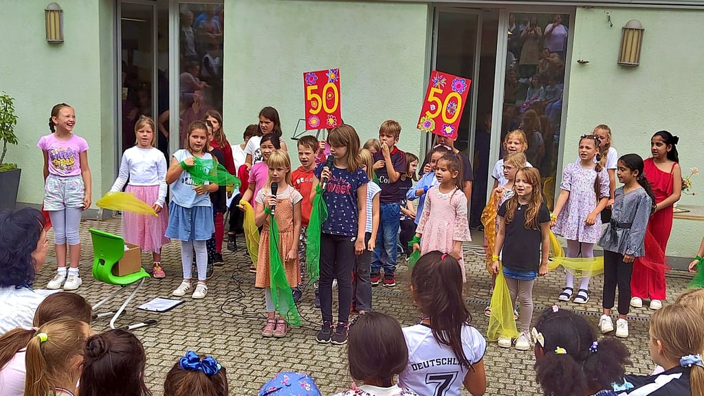 Die Grundschule Am Stadtsee in Stendal ist 50 Jahre alt geworden und hat das mit einem Schülerfest gefeiert.