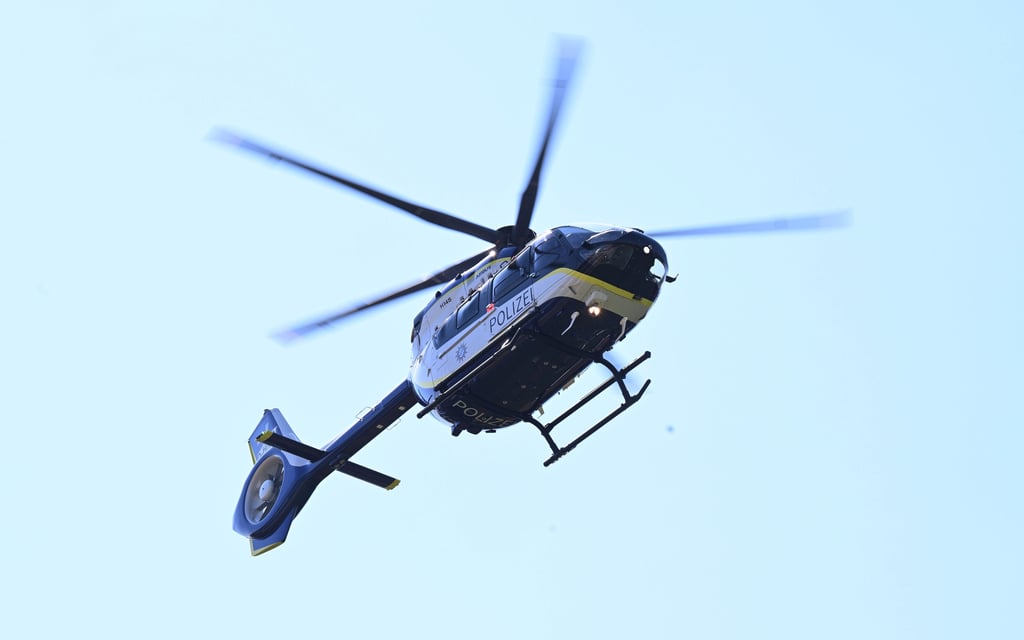 Mit Polizeihubschrauber und Spürhund wurde nach einem 21-Jährigen aus Burg gefahndet.