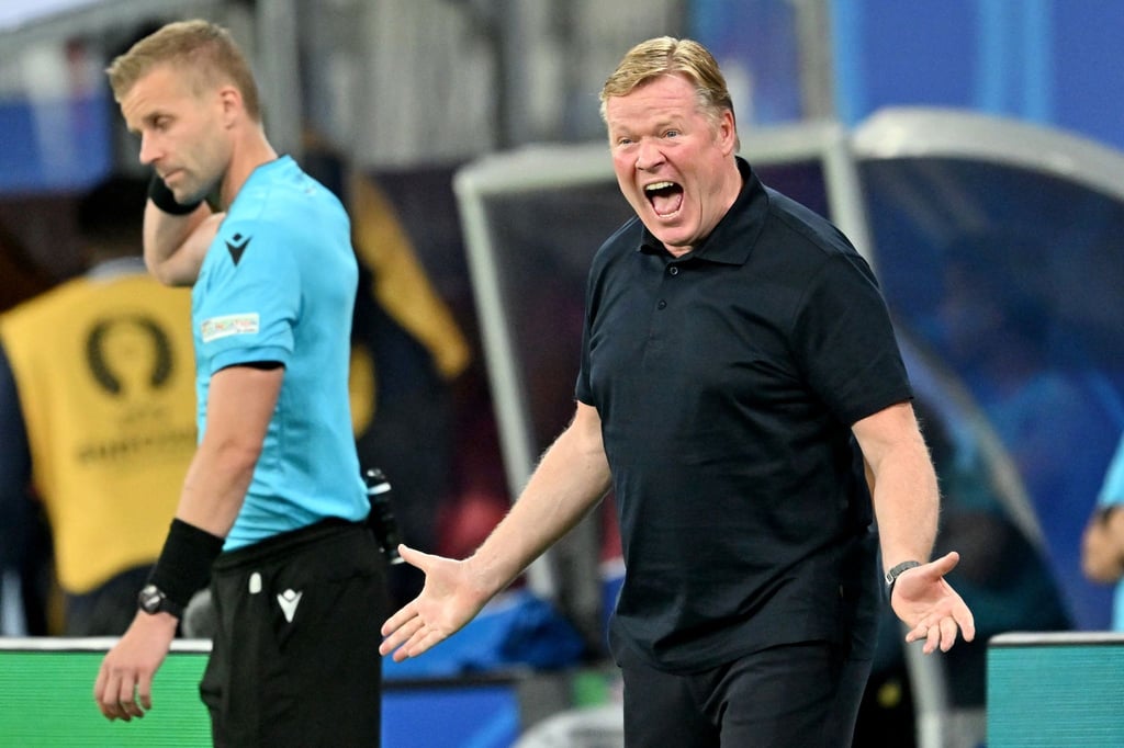 Der Treffer von Xavi Simons zum vermeintlichen 1:0 „hätte zählen müssen“, findet Koeman.