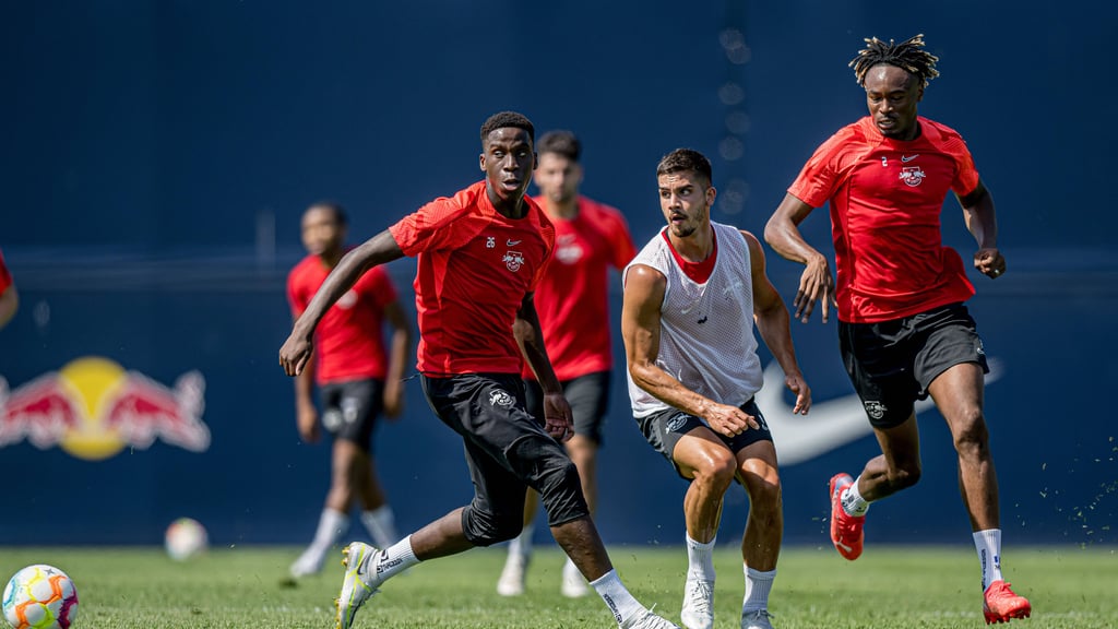 Beim Trainingsstart wohl zurück am Cottaweg: Ilaix Moriba und André Silva.