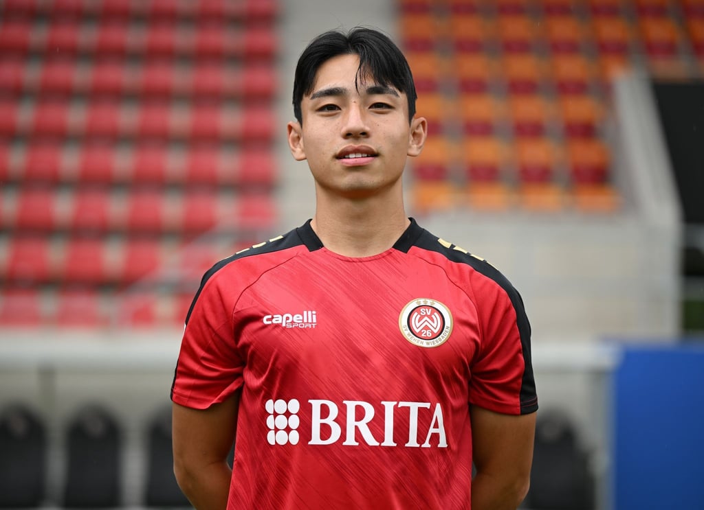 Hyunju Lee während eines Fototermins.