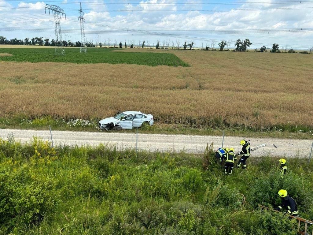 Auf der A38 bei Bad Lauchstädt ist es Sonntag zu einem schweren Unfall gekommen.