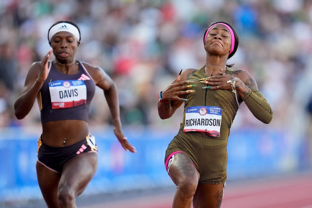 Sha'Carri Richardson feiert ihren Sieg im Finale des 100-Meter-Laufs der Frauen.