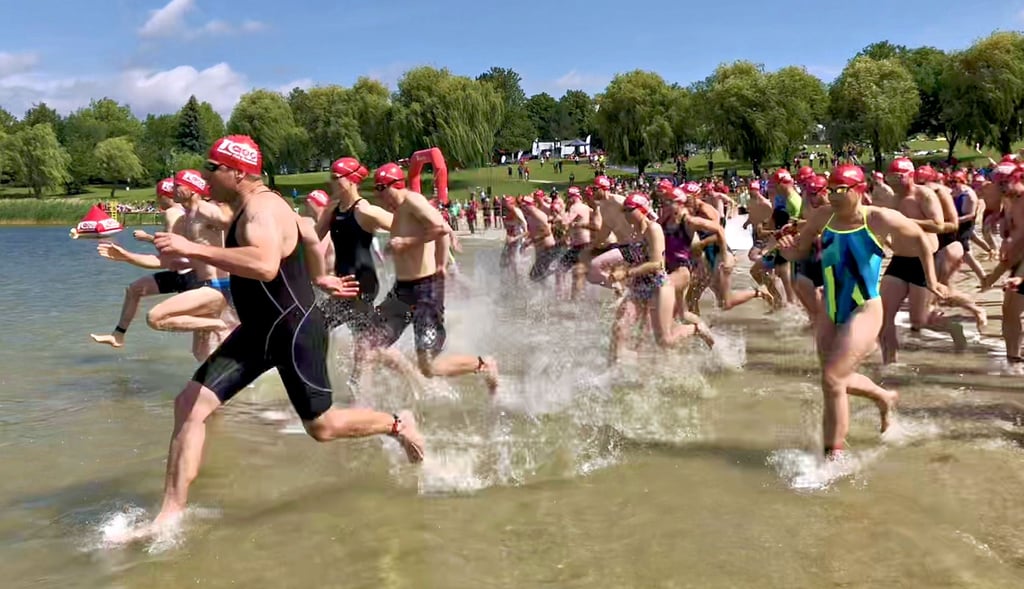 Massenstart der Schwimmer. Der See hatte angenehme 22 Grad Wassertemperatur. Aber man musste sich seine Kraft genau einteilen.