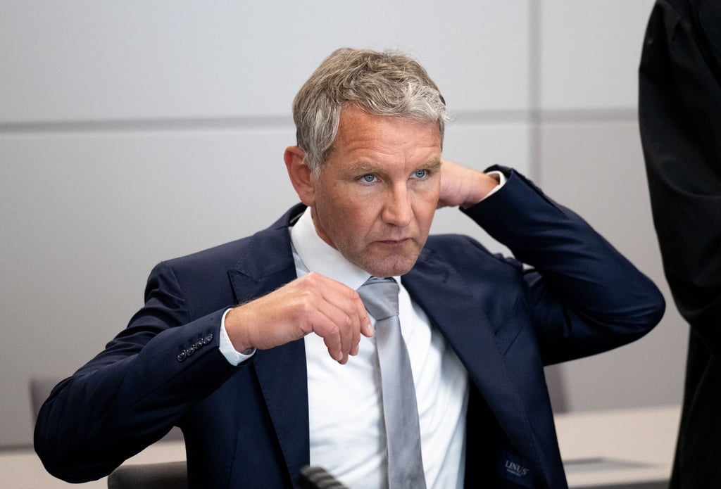 Björn Höcke, Vorsitzender der Thüringer AfD, sitzt im Landgericht Halle/Saale.