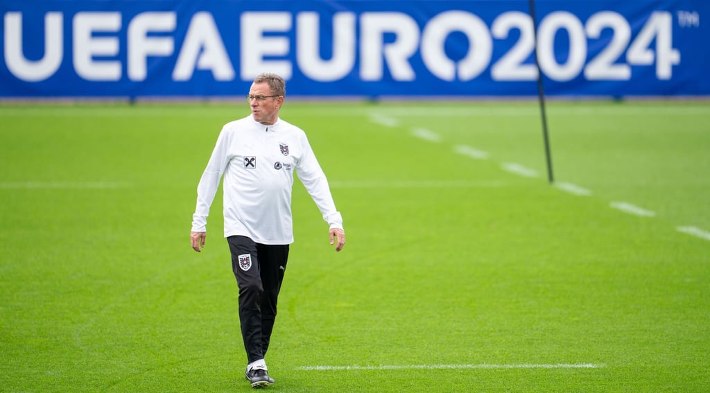 Österreichs Teamchef Ralf Rangnick verwandelte seine Mannschaft in eine unangenehme Pressingmaschine.