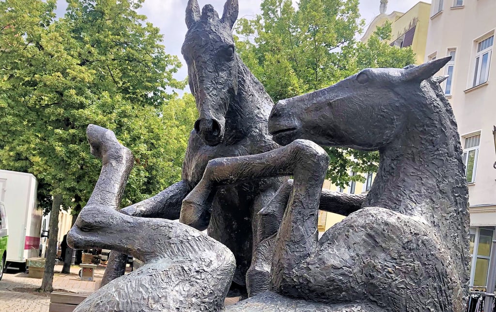 Die Pferde am Roßmarkt von Maler, Grafiker und Bildhauer Joachim Hering sind ein perfektes Beispiel für Kunst im öffentlichen Raum in Zeitz.