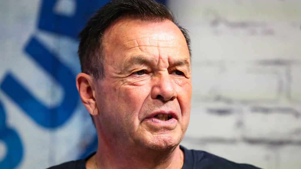 Otmar Schork, Sportchef beim 1. FC Magdeburg, wünscht sich eine gemeinsame Lösung für Pyrotechnik in den Fankurven udn hat genug von den Geldstrafen des DFB.