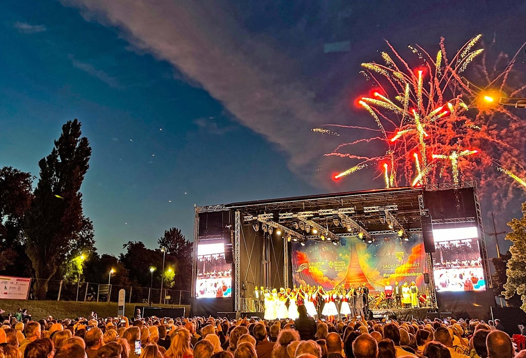 Feuerwerk im Doppelpack: musikalisch und himmlisch zugleich, die Classic Sommernacht am Goitzschesee