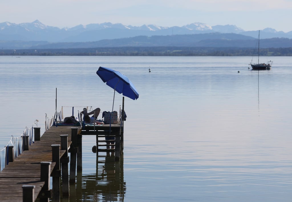 Sommerliche Temperaturen am Ammersee in Bayern.