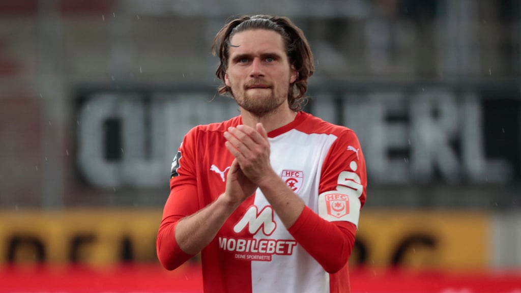 Jonas Nietfeld wurde 2020 zum Kapitän des HFC ernannt. Bleibt er nun nach seiner schweren Verletzung und nach dem Abstieg in Halle?