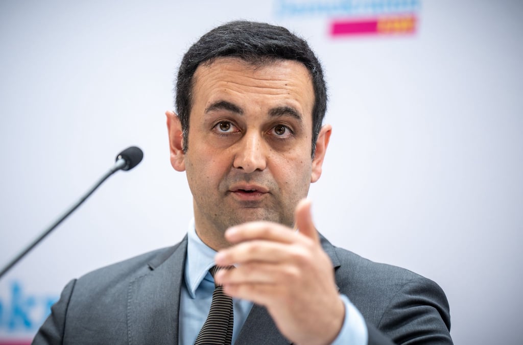 „Der Schuldenpopulismus der SPD vor allem ist an der Stelle auch gefährlich für die Zukunft und Entwicklung unseres Landes“: Bijan Djir-Sarai, FDP Generalsekretär.