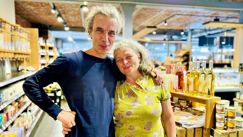 Felix Neumann mit Lebensgefährtin und Co-Chefin Anita Berger im „Grünland“ in Salzwedel.