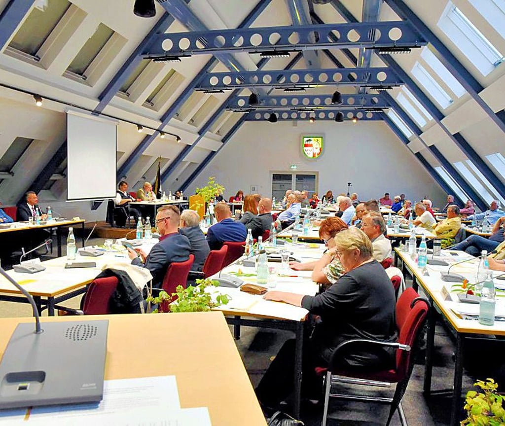 Es gibt Redebedarf: Der alte Kreistag kommt doch noch einmal zusammen.