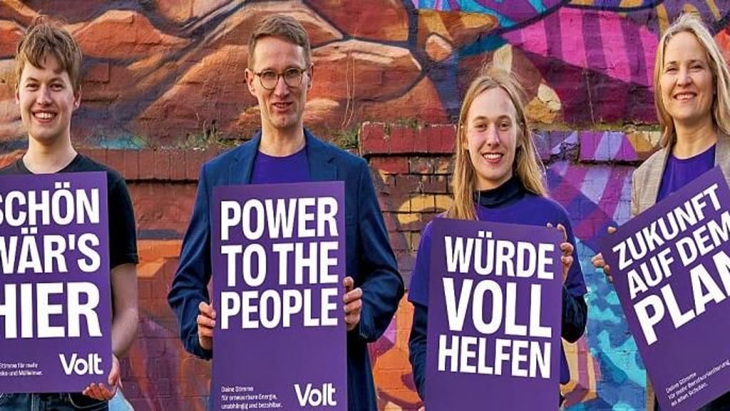 Die Kandidaten von Volt zur Stadtratswahl in Halle - haben sich die Raabe-Brüder nicht an Absprachen gehalten?