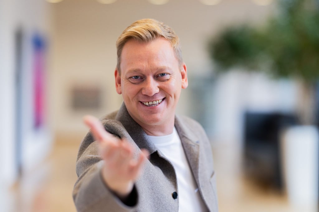 Wurde als Streamer sehr bekannt, arbeitet mittlerweile aber auch im klassischen Fernsehen: Jens „Knossi“ Knossalla.