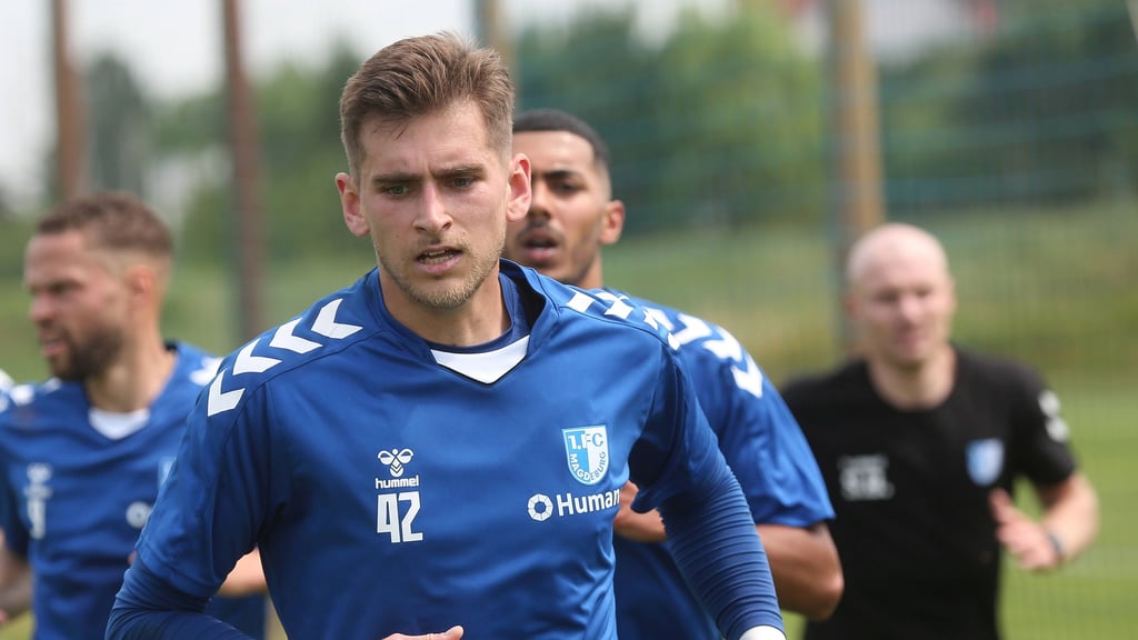 Torwart Julian Pollersbeck blieb während Zeit beim 1. FC Magdeburg ohne Einsatz. Nun nimmt er bei Jahn Regensburg einen neuen Anlauf.