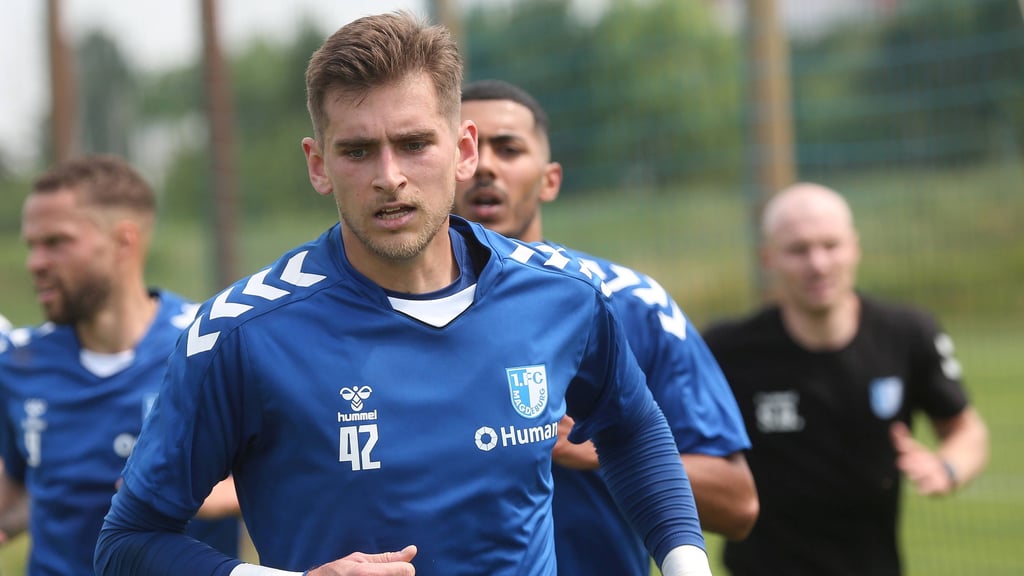 Torwart Julian Pollersbeck blieb während Zeit beim 1. FC Magdeburg ohne Einsatz. Nun nimmt er bei Jahn Regensburg einen neuen Anlauf.