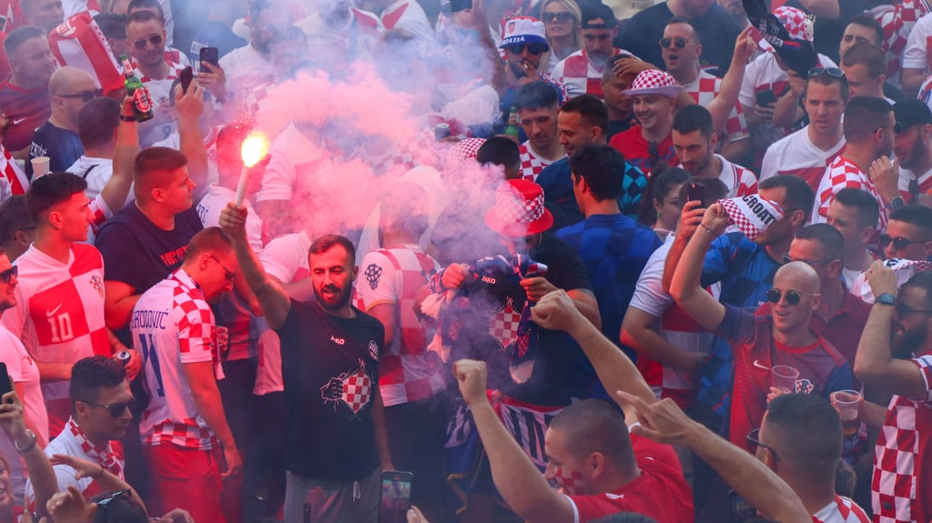 Über 10.000 Kroaten nahmen vor dem Italien-Spiel in Leipzig an einem Fanmarsch.