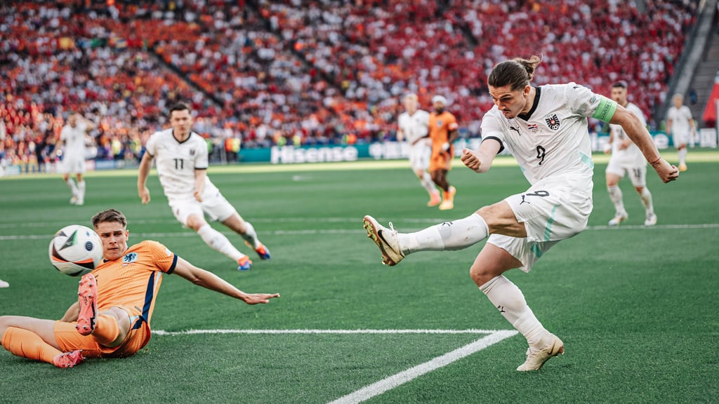 Perfekte Schusshaltung: Marcel Sabitzer trifft zum 3:2 gegen die Niederlande.