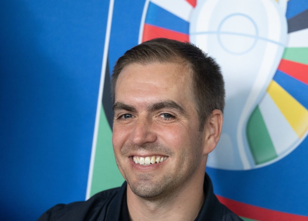Philipp Lahm, Turnierdirektor, spricht auf der Pressekonferenz.