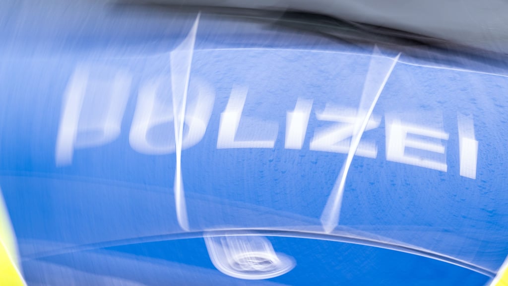 Die Polizei ist im Harz auf der Suche nach dem Verursacher eines Unfalls.