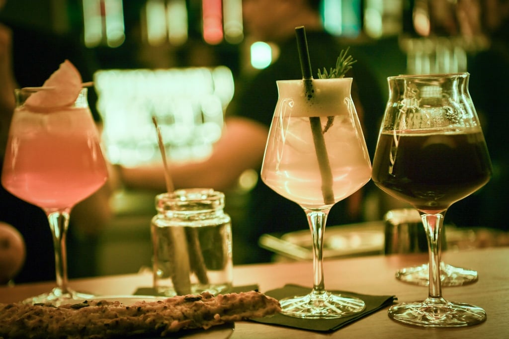 Mit Berliner Weisse, Pils und Porter: Die Bier Cocktails tragen die Unterschrift der „Sphere Bar“ im Berliner Fernsehturm.