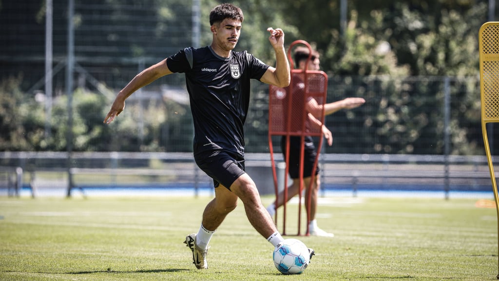 Aaron Keller bei seinem ersten Training für den SSV Ulm. Auch der 1. FC Magdeburg soll den jungen Schweizer auf der Liste gehabt haben.
