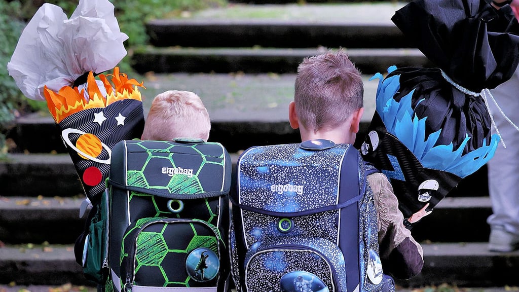 Die feierliche Einschulung 2024 im Landkreis Stendal findet am Sonnabend, 3. August, statt. Für manche Eltern eine finanzielle Belastung. Besonders Schulranzen gehen ins Geld.