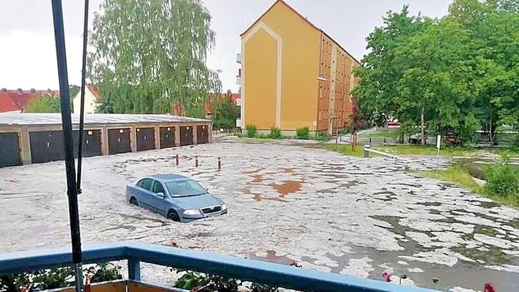 Ein Foto vom Starkregen am Pfingstmontag in Stendal.