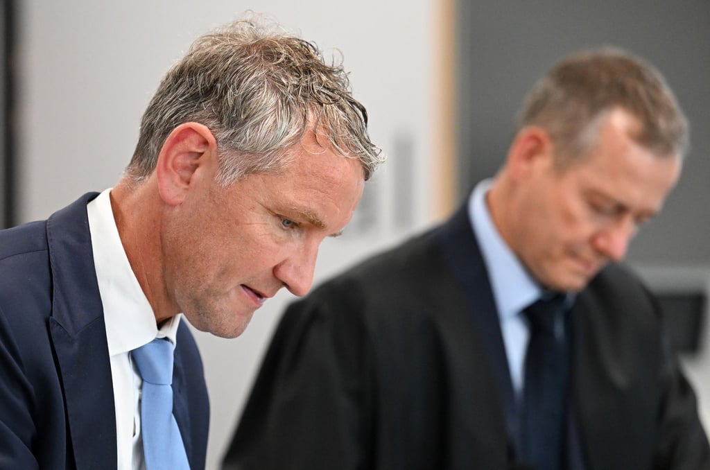 Björn Höcke, Vorsitzender der Thüringer AfD, sitzt im Landgericht.