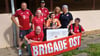 Mitglieder des Weißenfelser Bayern-Fanclubs "Brigade Ost" haben dem kranken Kevin eine Spende übergeben.