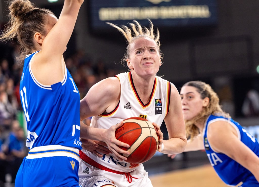Marie Gülich (M) und die DBB-Frauen starten in die Olympia-Vorbereitung.