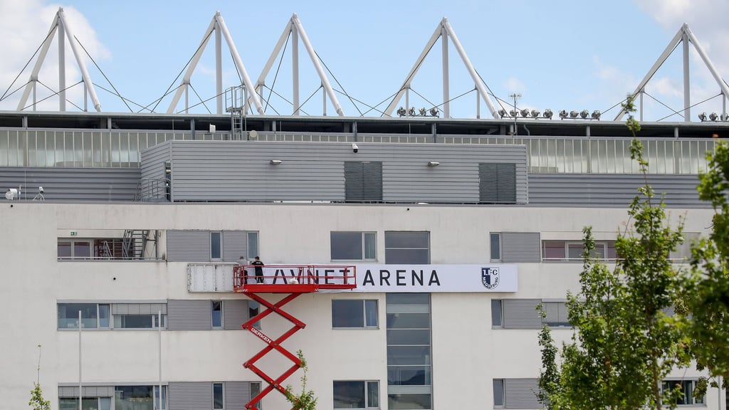 In der Avnet-Arena, der Heimspielstätte des 1. FC Magdeburg, wurden im Juni neue LED-Leinwände installiert.