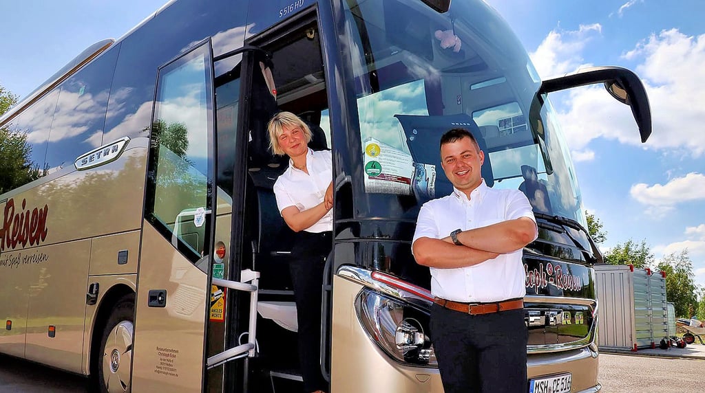 Christoph und Annchristin Ecke aus Helbra haben den Bus startklar gemacht für die nächste Tour mit urlaubshungrigen Mansfeldern.