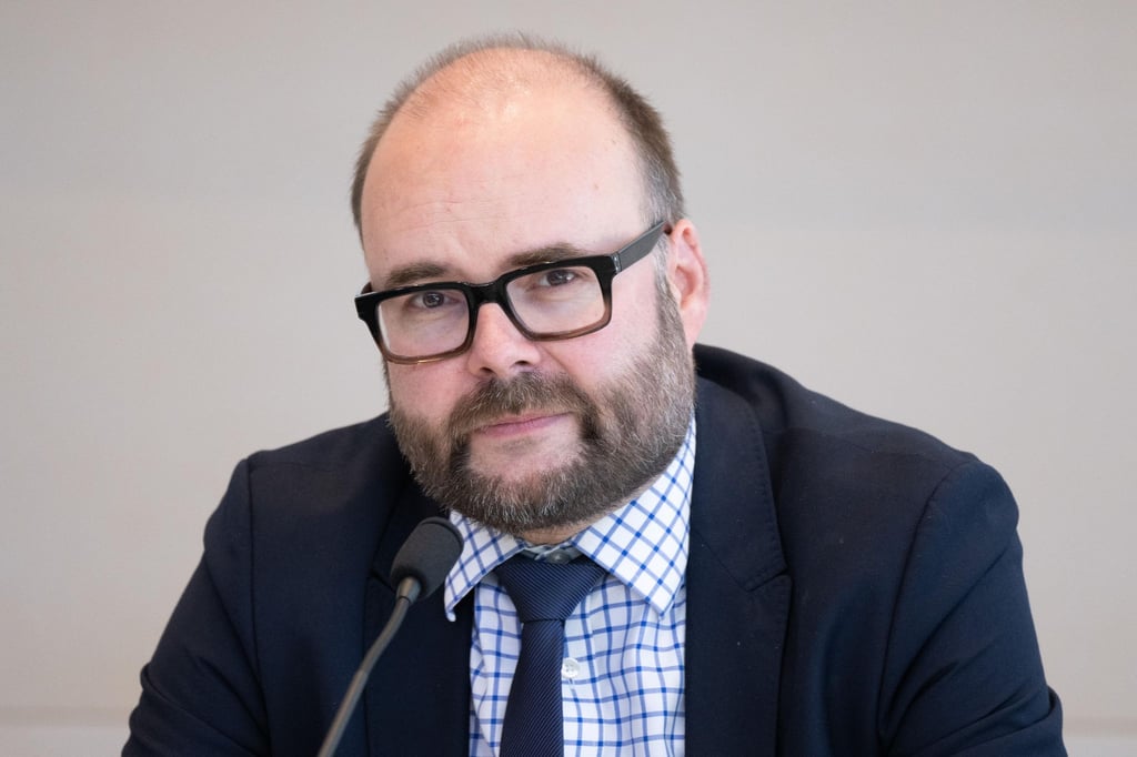Christian Piwarz (CDU), Kultusminister von Sachsen, nimmt im Landtag an einer Pressekonferenz teil.