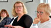 Gemeinsam mit Sozialdezernatsleiterin Bärbel Wohmann (r.) erläuterte Stephanie Hauk (Mitte), was sich hinter der neuen Kinderschutzfachstelle des Landkreises Anhalt-Bitterfeld verbirgt.