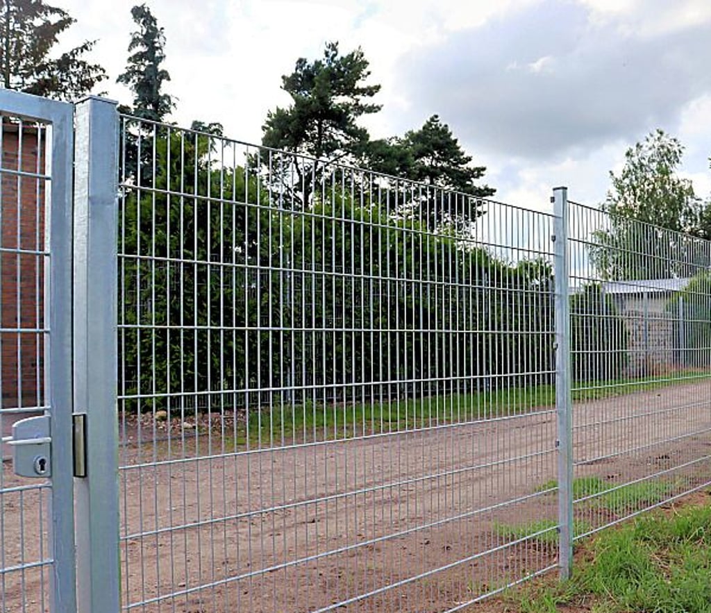 Neuer Zaun am Freibad in Kunrau.