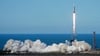 Eine SpaceX-Rakete hebt von der Rampe 39A des Kennedy Space Center in Cape Canaveral ab.