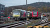 Züge der Agilis und der Deutschen Bahn stehen auf Gleisen der Franken-Sachsen-Magistrale durch Thüringen.