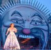 Martina Lechner als Christine Daaé in einer Szene von „Love Never Dies - Liebe stirbt nie“. Das Theater Magdeburg zeigt mit diesem Musical die Fortsetzung von Andrew Lloyd Webbers Welthit „Phantom der Oper“.