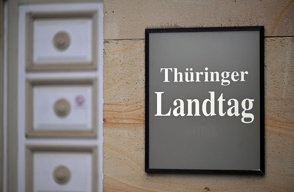 Schild am Thüringer Landtag.