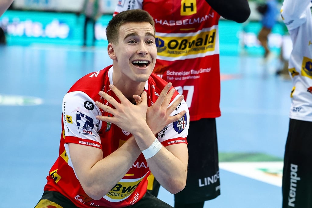 Eisenachs Spieler Manuel Zehnder jubelt nach dem Spiel.