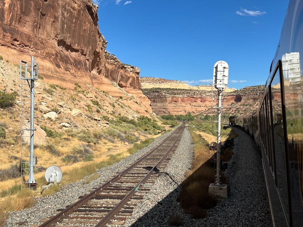 Der Rocky Mountaineer fährt durch einige der spektakulärsten Landschaften der USA.