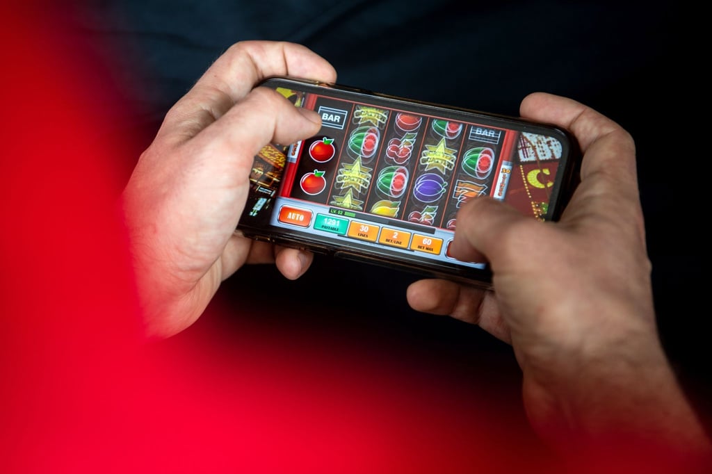Glücksspiele und Gewinnspiele sind nicht dasselbe. Beim einen muss man in der Regel einen Geldeinsatz bringen, beim anderen nicht.