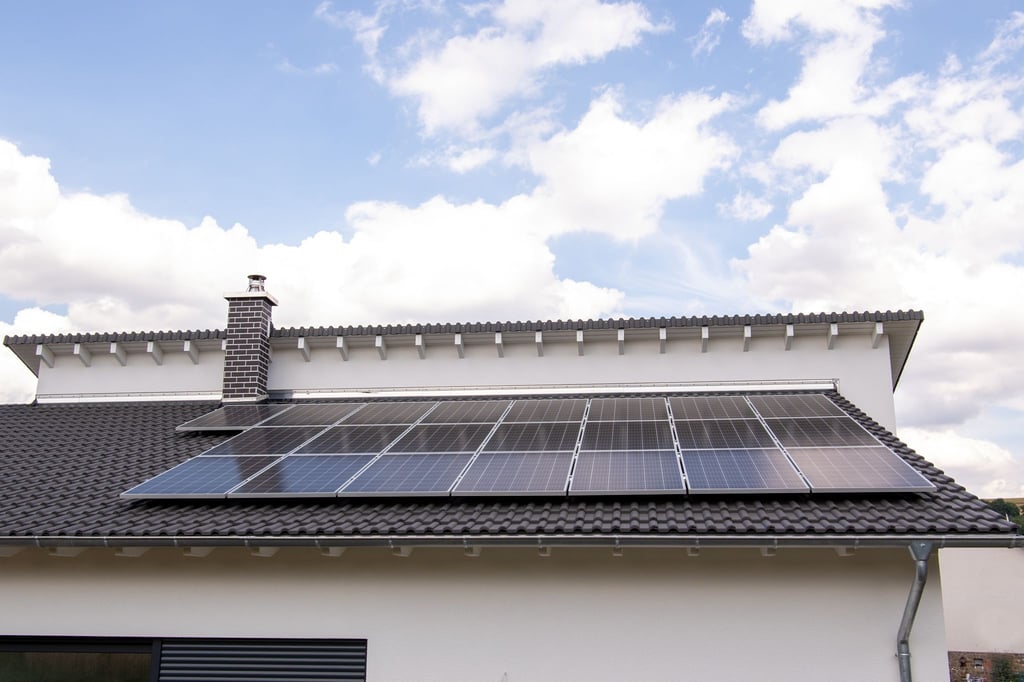 Wie viel Ertrag würde so eine Photovoltaik-Anlage auf meinem Dach bringen? Der Solaratlas des DLR gibt da erste Informationen.