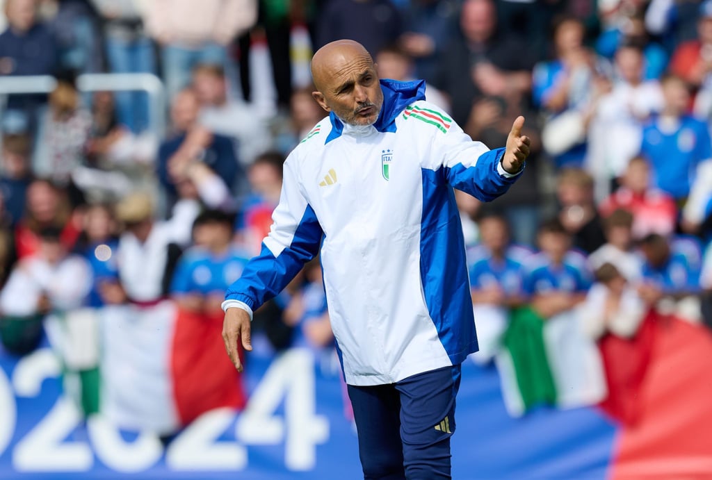 Italiens Trainer Luciano Spalletti öffnete das Training für die Fans.