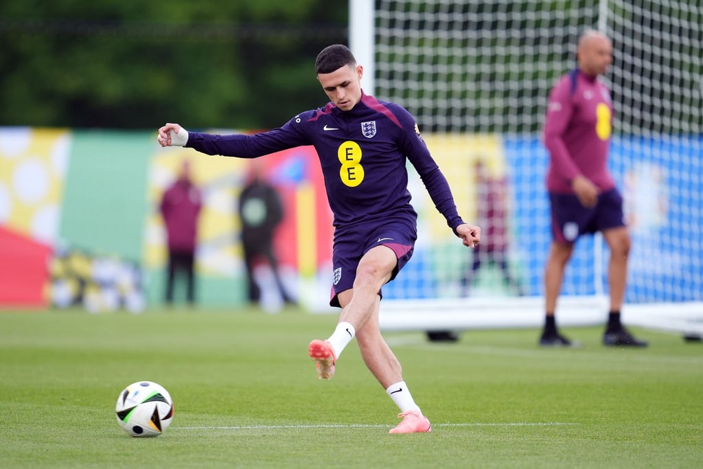 Reiste wegen der Geburt seines dritten Kindes zwischenzeitlich aus dem Trainingslager ab: Englands Phil Foden.